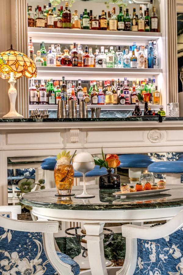 Hotel Splendide Royal Lugano Bagian luar foto The bar at the Savoy
