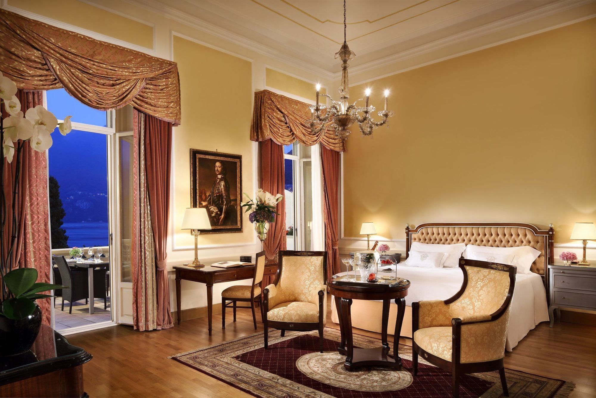 Hotel Splendide Royal Lugano Bagian luar foto A suite at the hotel