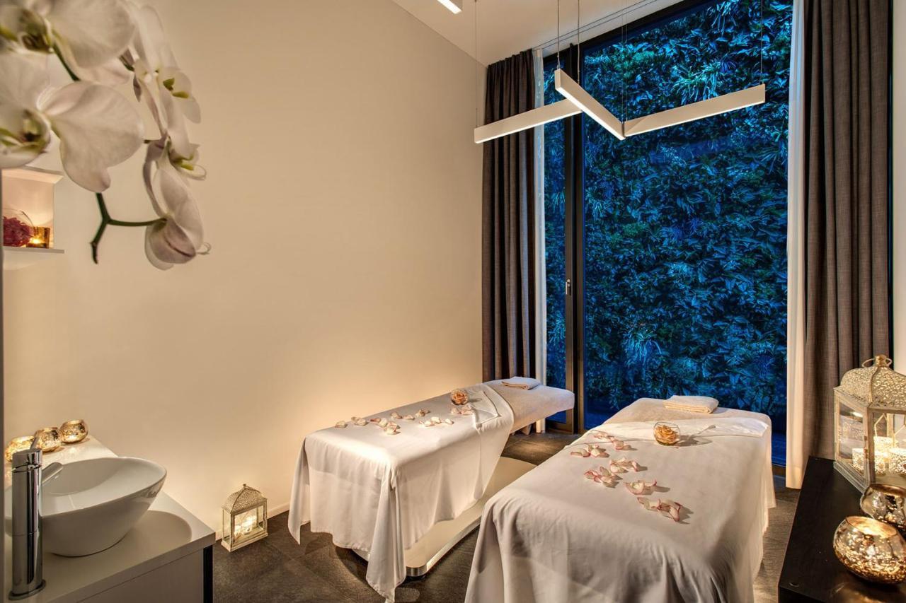 Hotel Splendide Royal Lugano Bagian luar foto The Spa at The Ivy Collection